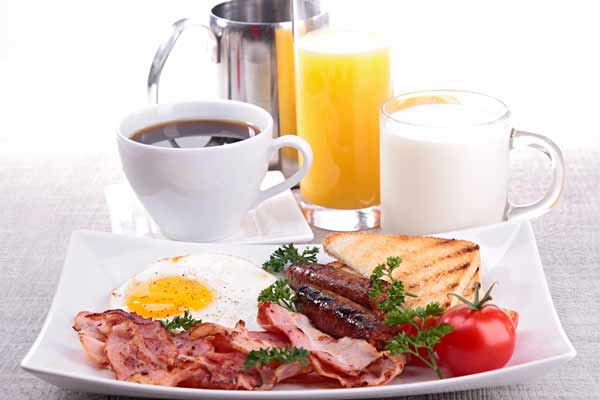 Et proteinrigt morgenmåltid kan gøre forskellen på om du bliver overvægtig eller holder en normal vægt. 