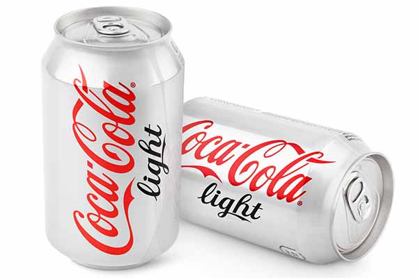 Cola light og andre sodavand med sødemidler øger taljemålet hos ældre.kalorieindtaget fra usunde fødevarer som kager, slik og chips.