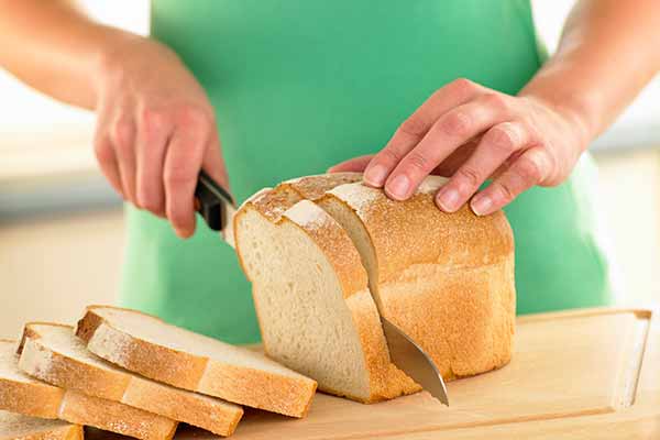 Spiser du meget hvidt brød og andre madvarer, der sætter hurtigt gang i blodsukkeret, øger det tilsyneladende risikoen for lungekræft.