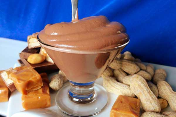 En peanuts-chokolade-karamel budding med tilsat soja-protein reducerede de unges appetit senere på dagen.