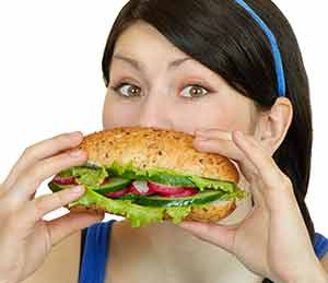 Kulhydrater spist om dagen medfører større sultfornemmelse senere på dagen.
